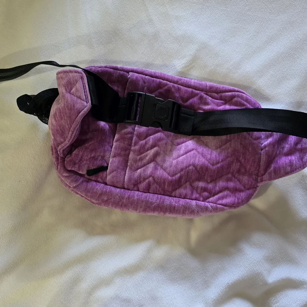 Tushbaby Belt Bag - Picture 5 of 9